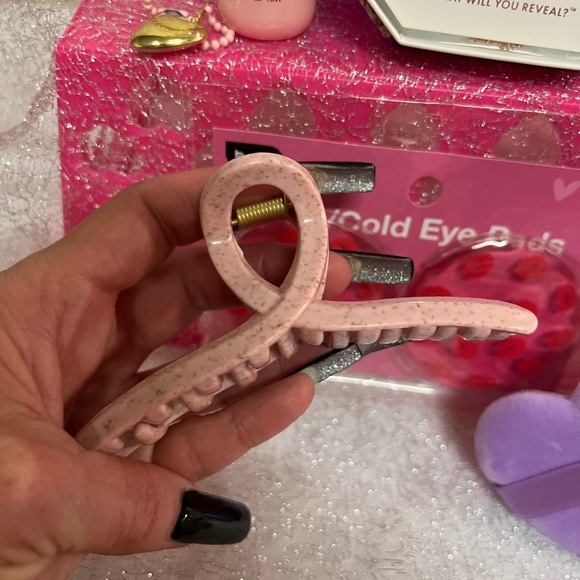 Valentine’s Day Bomb Party gift bundle - Picture 7 of 15